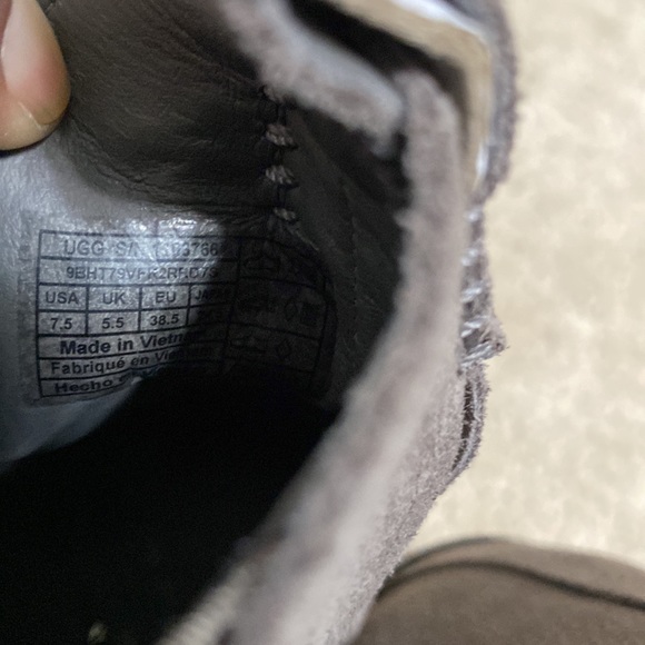 UGG NEW Waterproof hazel Chelsea suede heeled ankle booties basically brand new - Picture 15 of 16